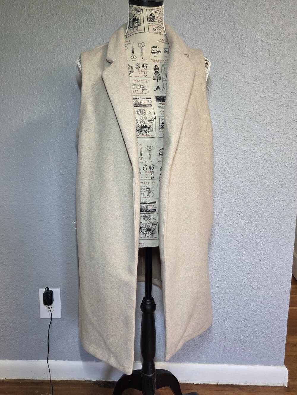 Love Tree beige faux-wool longline open-front vest. notched lapels. Women's Med